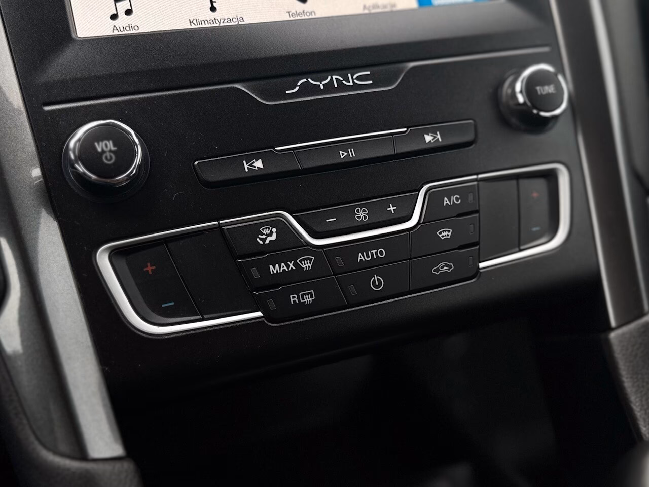 Ile kosztuje roboczogodzina w ASO Forda?