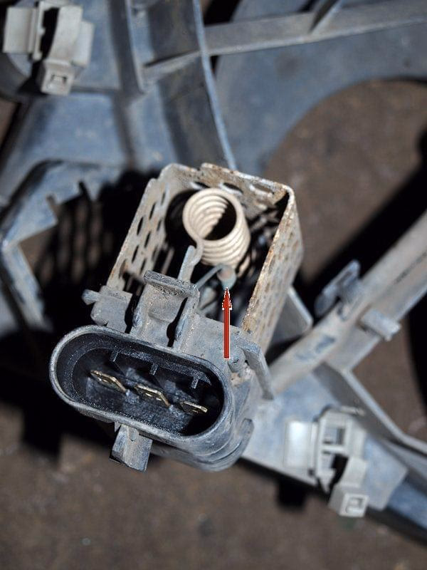 Gdzie jest czujnik temperatury płynu chłodzącego w Astrze H?