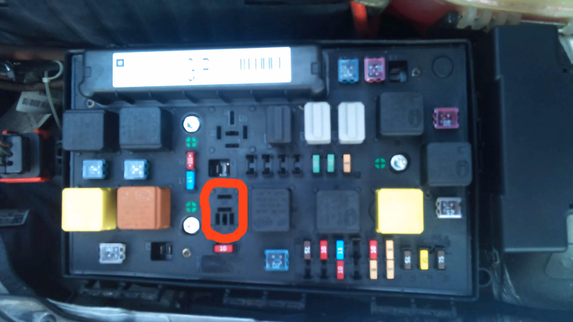 Dlaczego przycisk klimatyzacji w moim samochodzie nie działa?