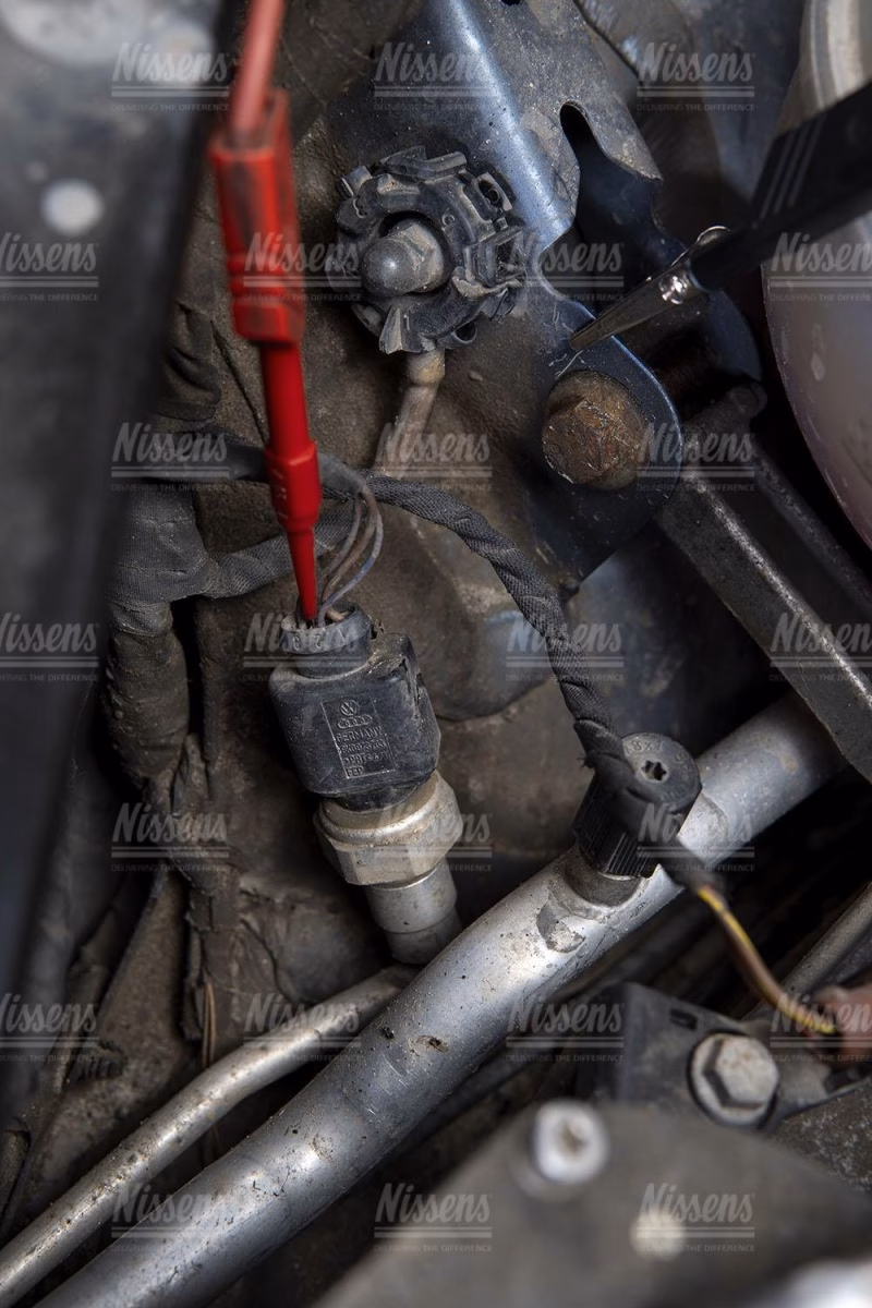 Gdzie jest czujnik temperatury zewnętrznej w Opel Astra H?