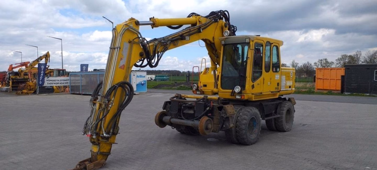 Ile pali koparka Atlas?