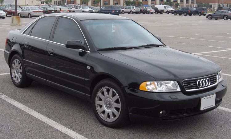 Ile czynnika chłodniczego potrzeba w Audi A4 z 2015 roku?