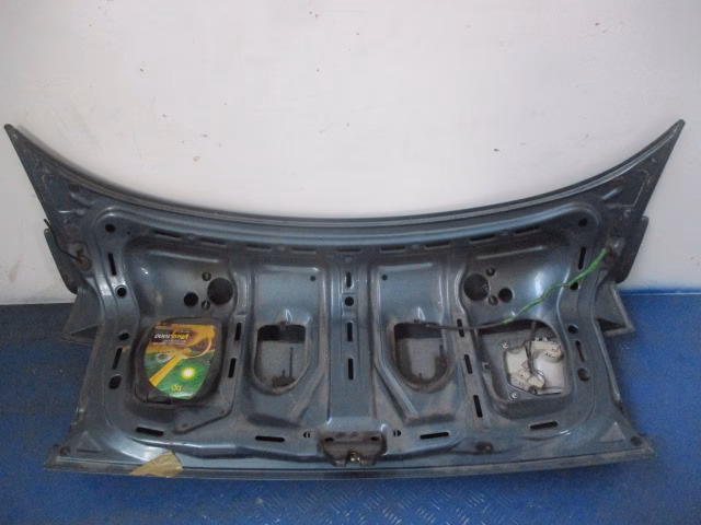 Jak otworzyć bagażnik w Audi 80 B3?