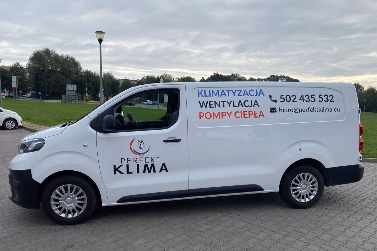 Jakie są wady oklejania samochodu folią?