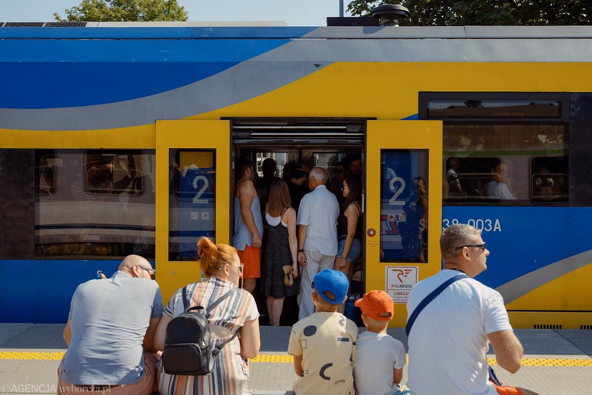 Czy jest bezpośredni pociąg z Katowic na Hel?