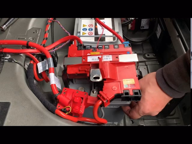 Co oznacza kontrolka akumulatora w BMW E90?