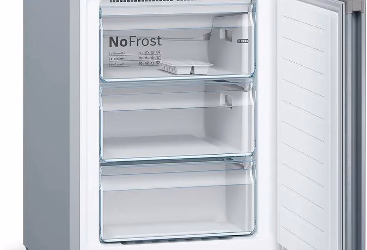 Do czego służy przycisk super w lodówce Bosch?