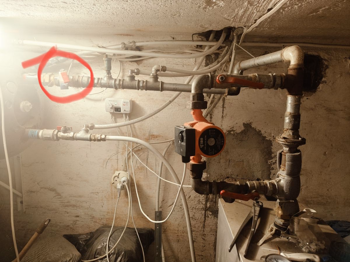 Dlaczego połowa grzejnika jest zimna?