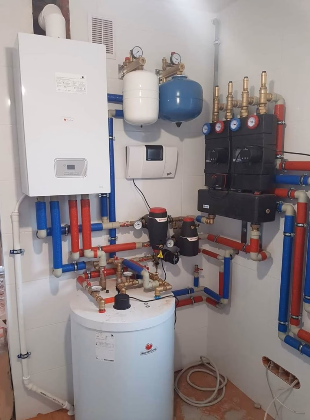 Czy pozostawienie włączonego ogrzewania centralnego jest tańsze?