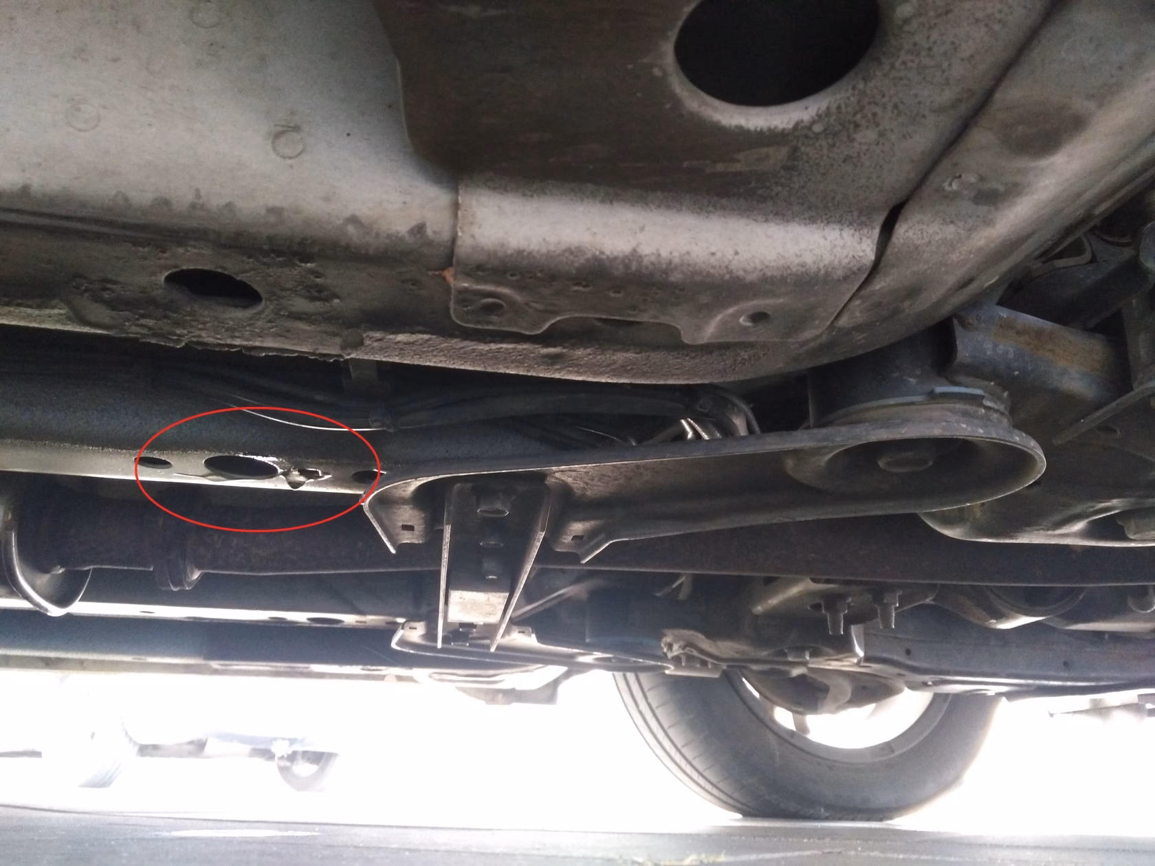 Co zrobić, gdy klimatyzacja w samochodzie przecieka?