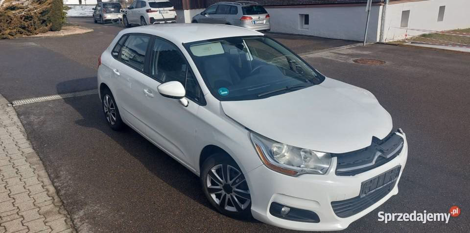 Ile spala Citroen C4 1.6 benzyna?