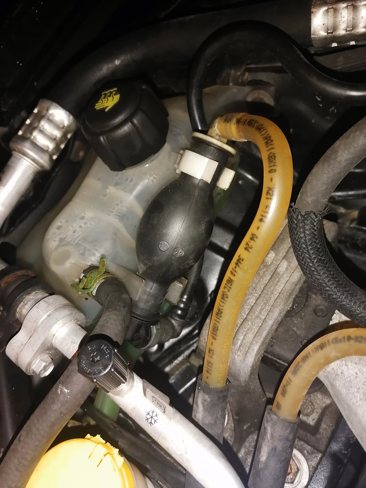 Czy Clio 1.5 dCi ma koło dwumasowe?