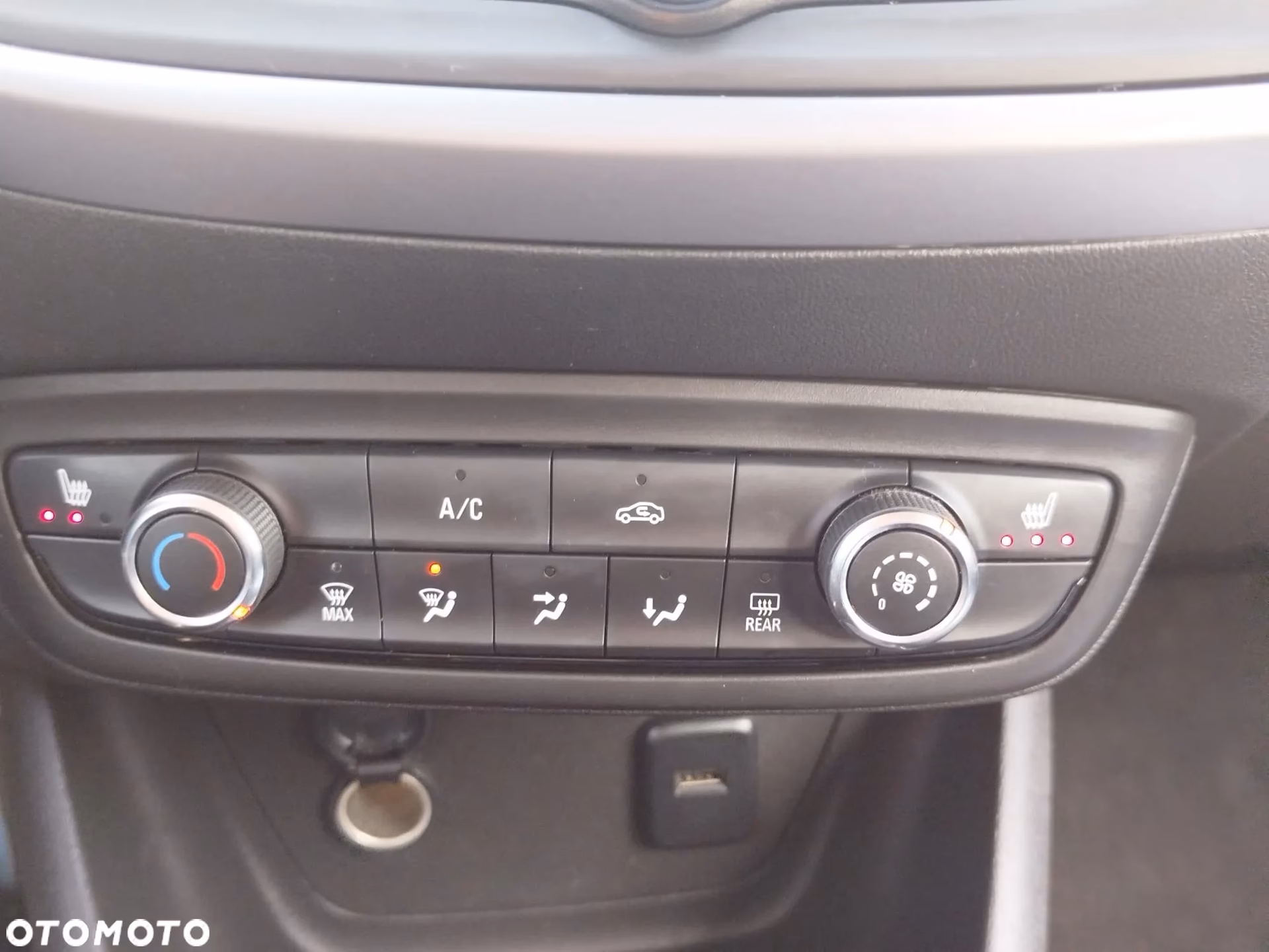 Czym się różni Opel Crossland od Crossland X?