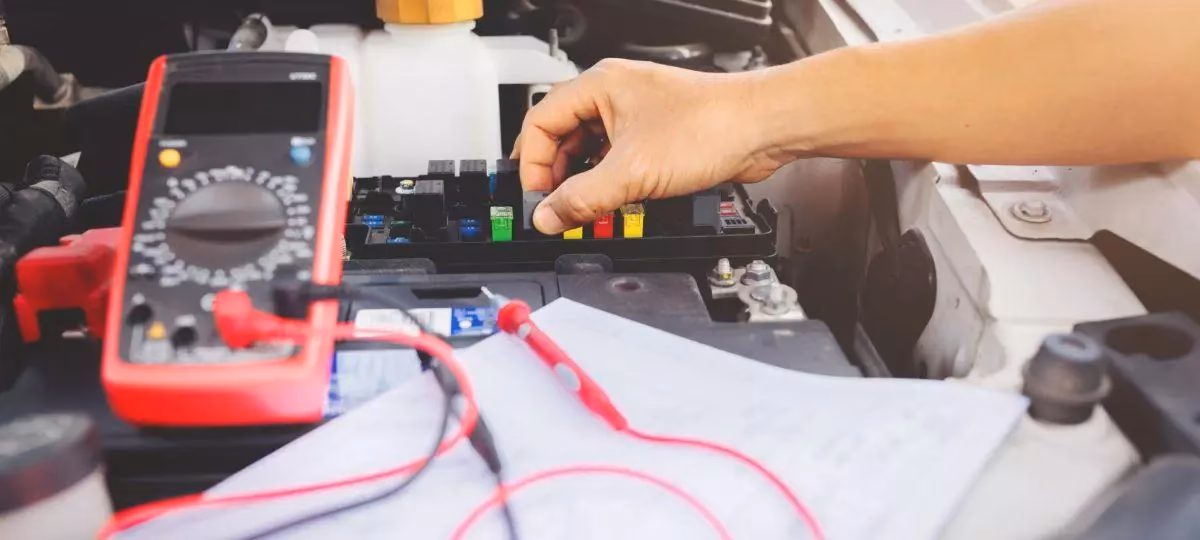 Co najczęściej rozładowuje akumulator?