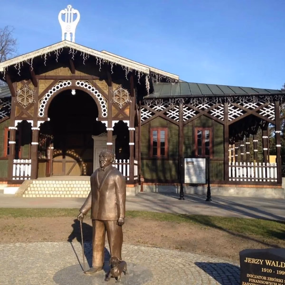 Ile miejsc ma teatr letni w Ciechocinku?