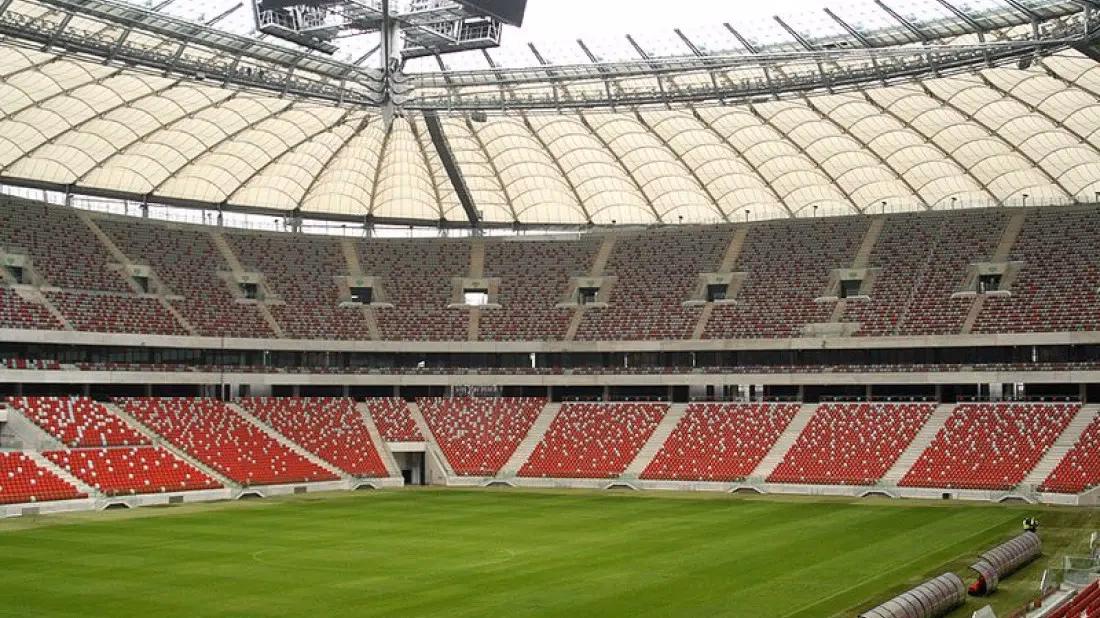 Czy Stadion Narodowy ma podgrzewane murawe?