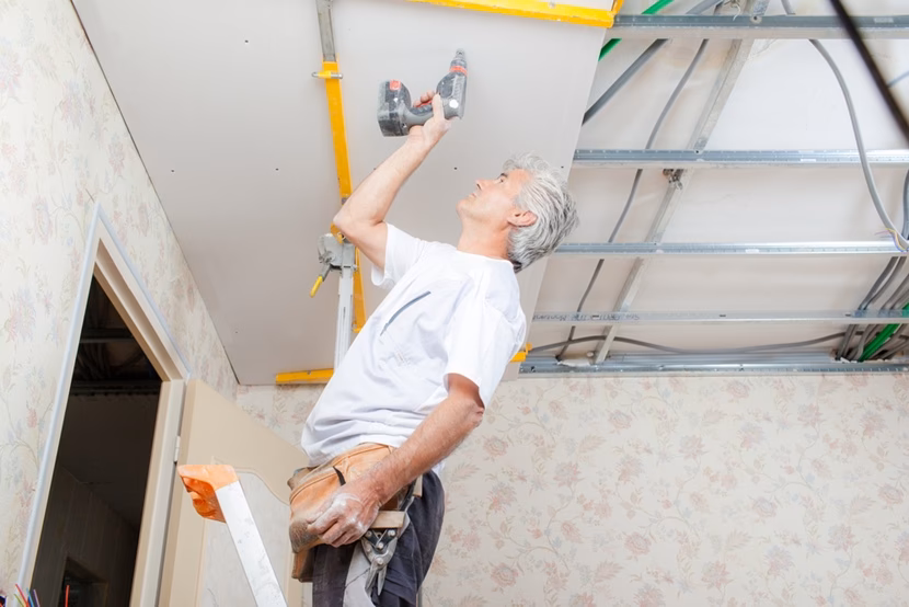 Jakie są wymagania przeciwpożarowe dla sufitów podwieszanych?