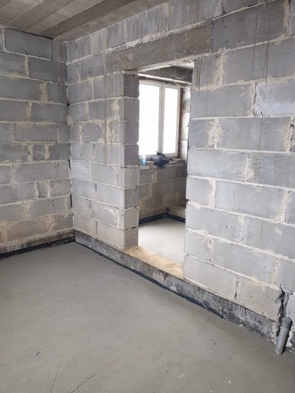 Czy należy kłaść folie na chudziaka?