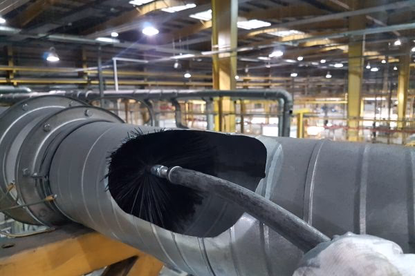 Jak usunąć tłuszcz z otworów wentylacyjnych?