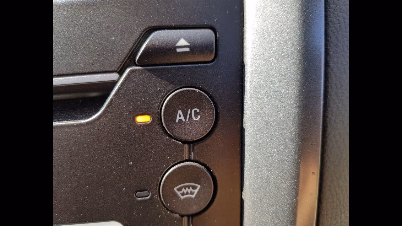 Gdzie jest odpływ klimatyzacji w Fordzie Mondeo mk4?