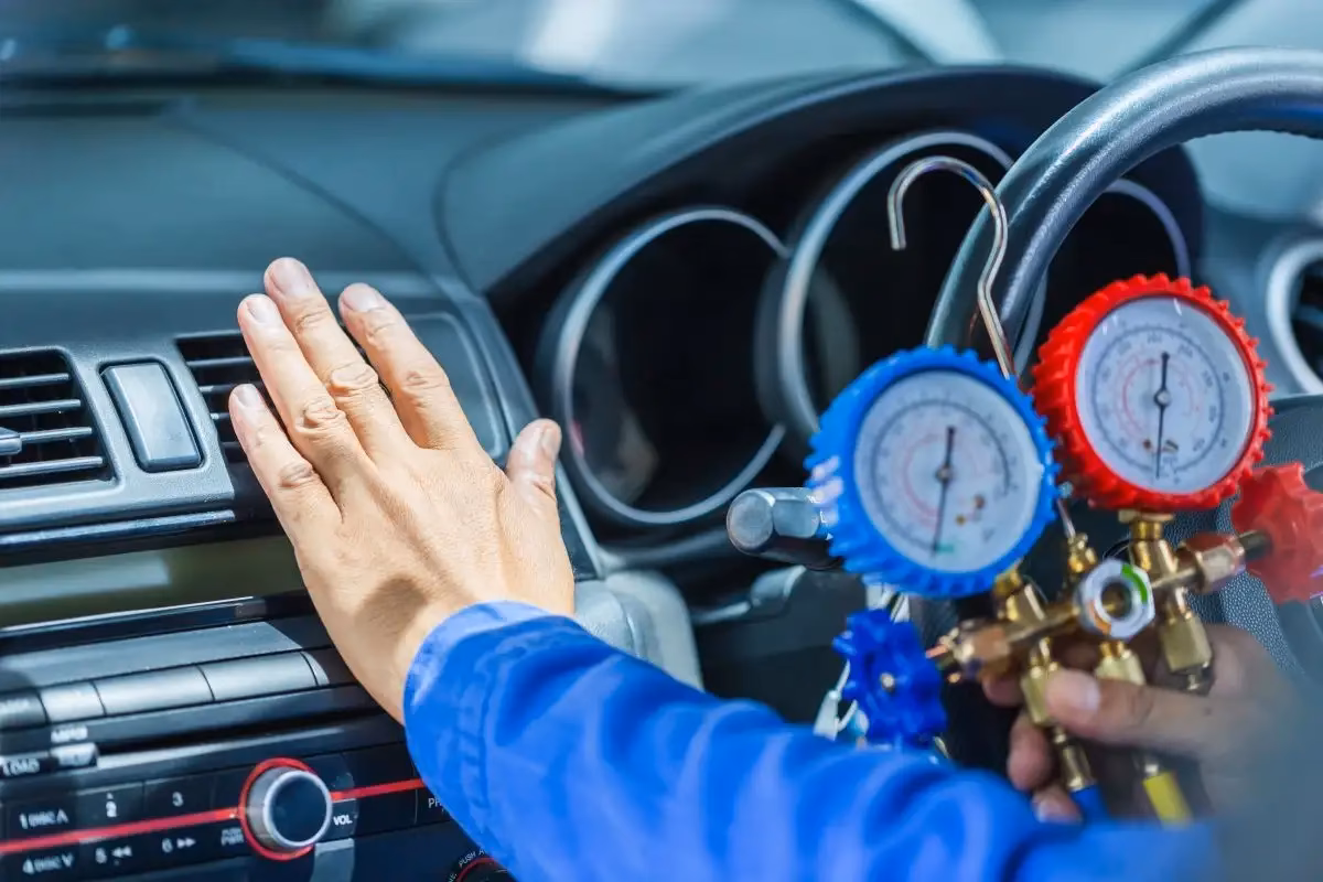 Dlaczego klimatyzacja w moim samochodzie nie chłodzi wystarczająco?
