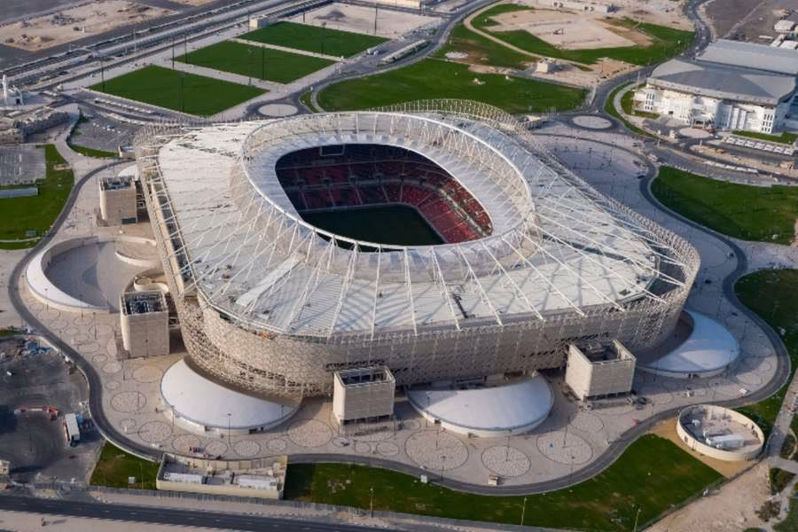 Czy kryte stadiony mają klimatyzację?