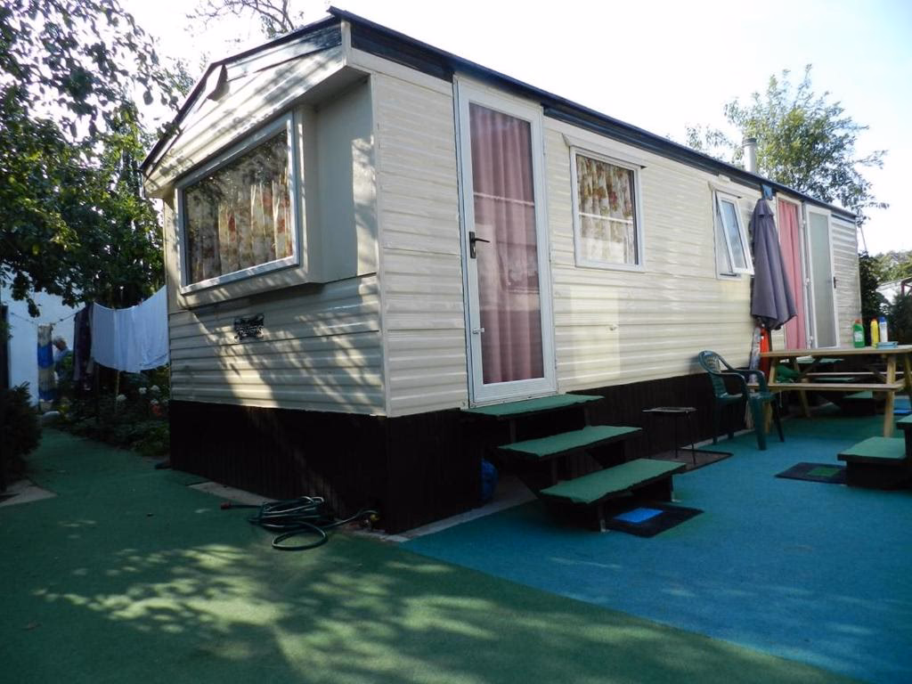 Czy domek holenderski jest caloroczny?