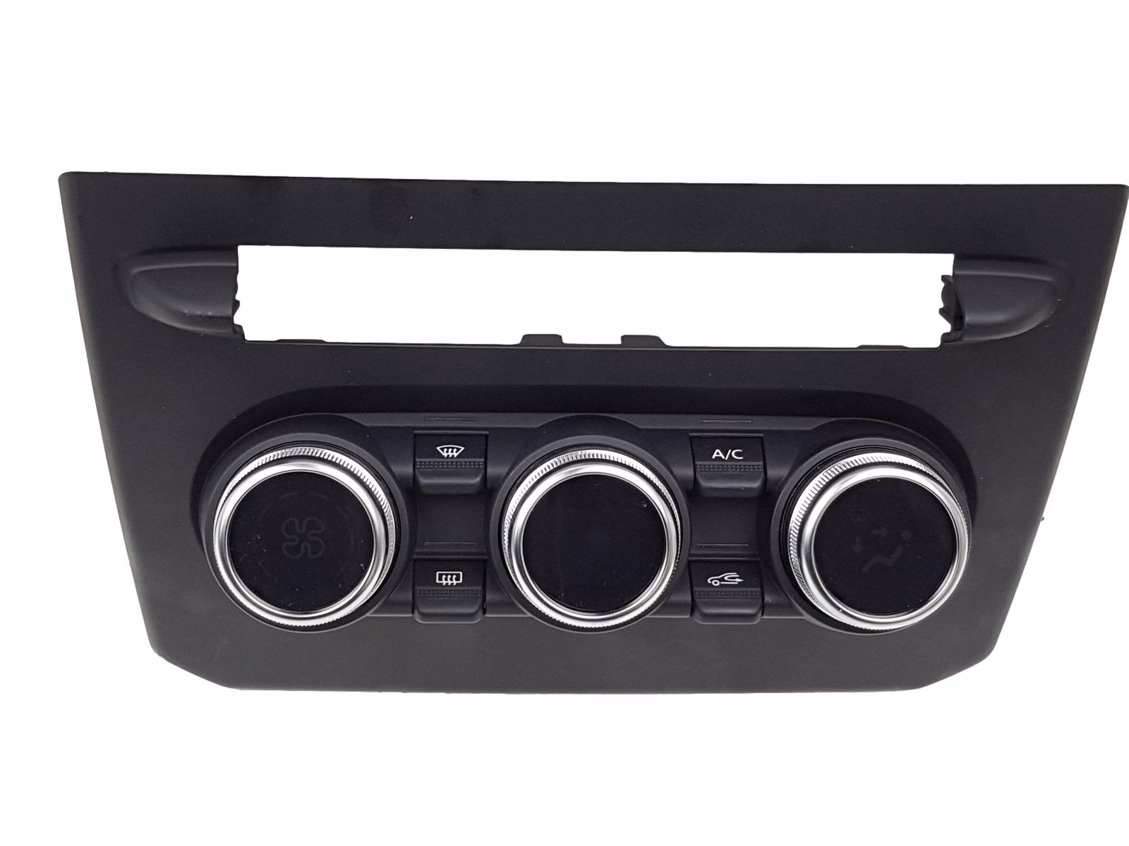 Czy Dacia Duster ma klimatyzację?