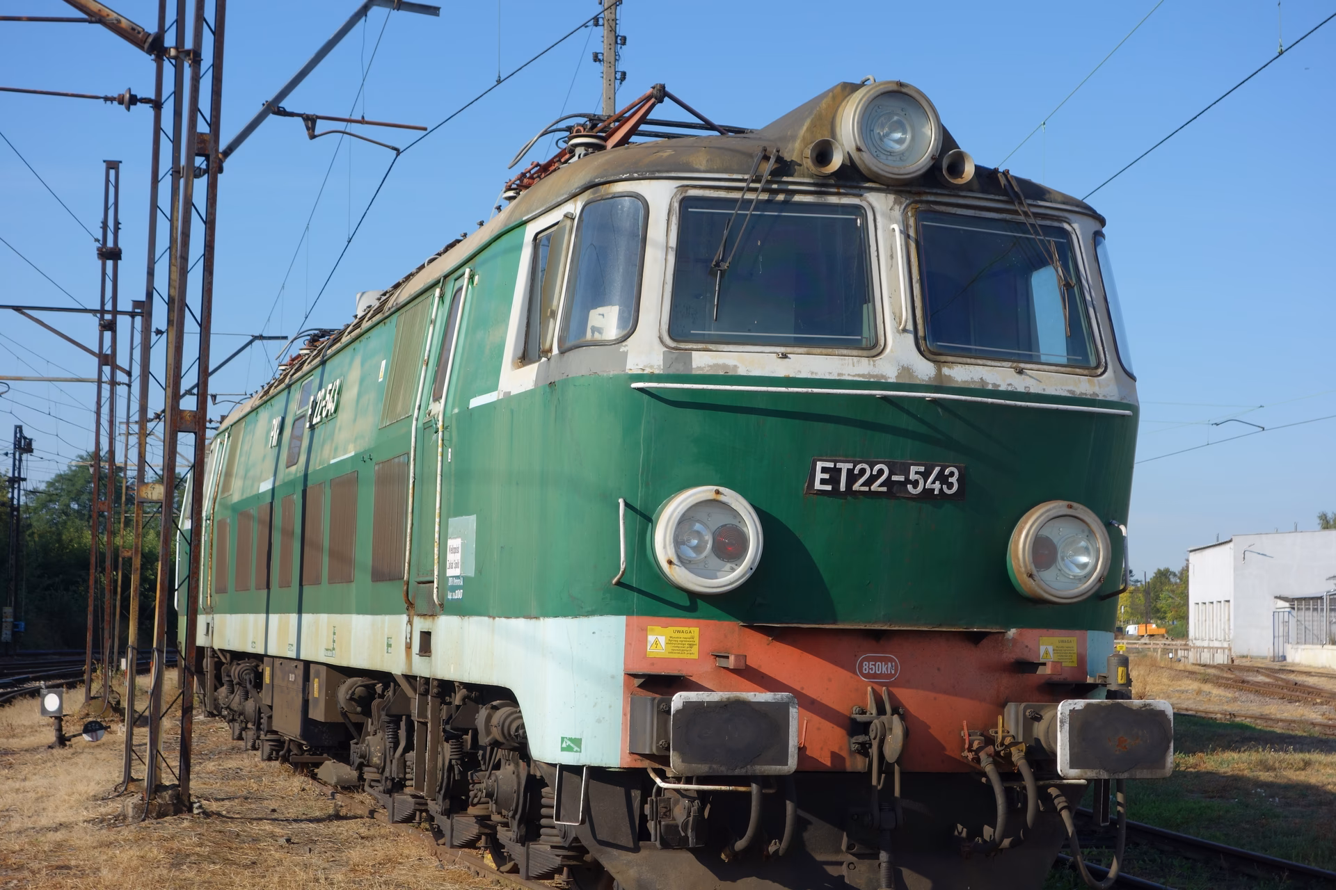 Jaka jest maksymalna prędkość lokomotywy elektrycznej serii ET22?