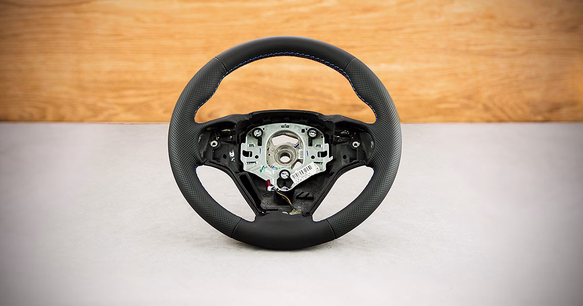 Jak sprawdzić, czy kierownica jest podgrzewana?