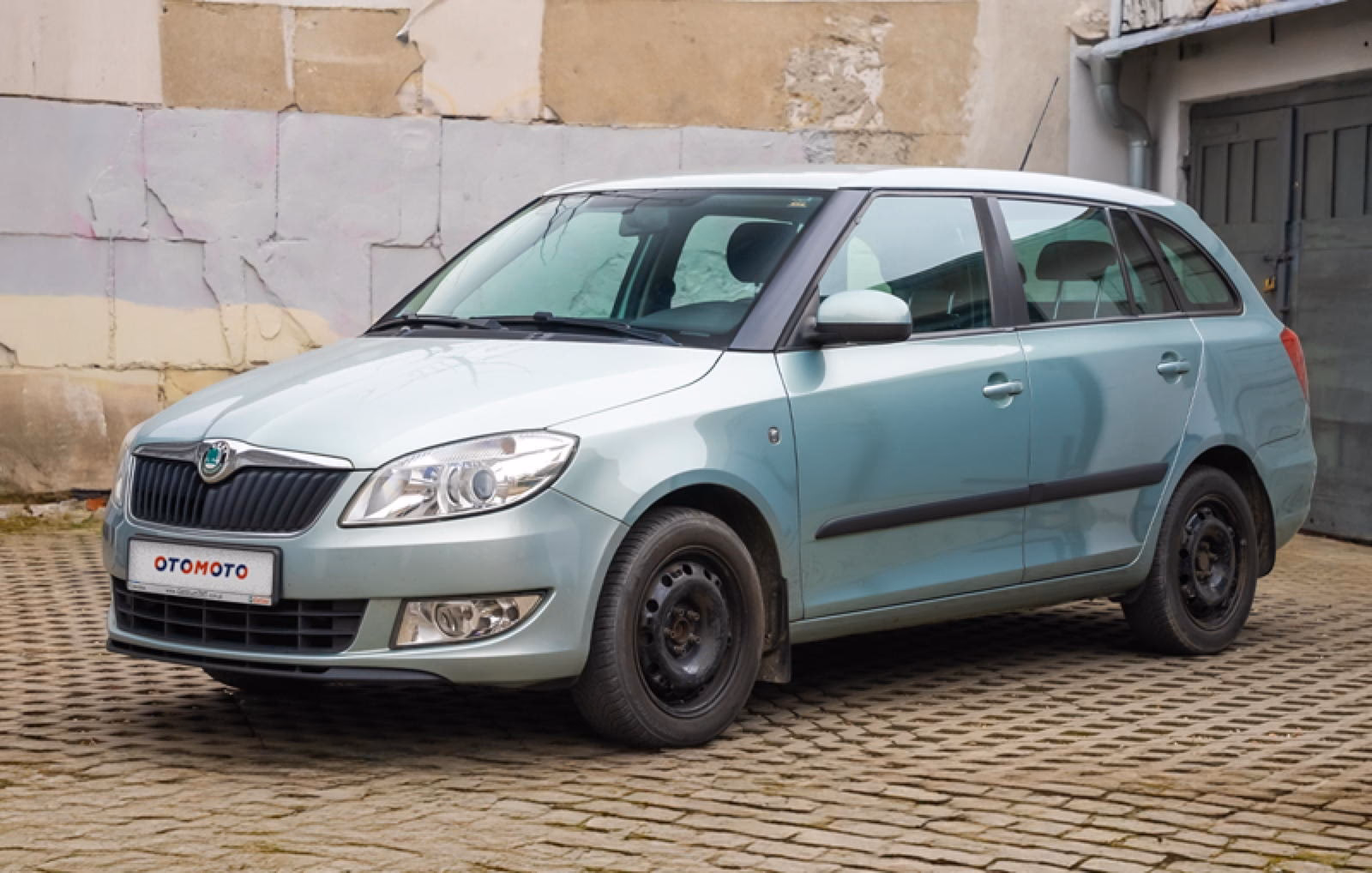 Czy Skoda Fabia ma automatyczne włączanie świateł?