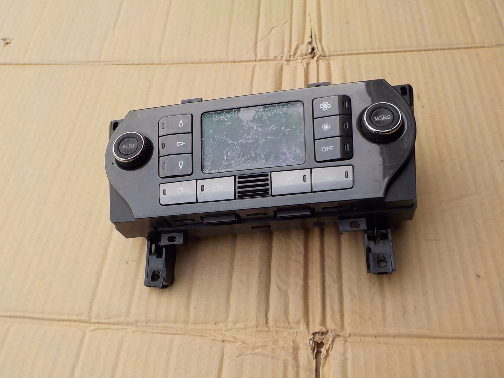 Dlaczego automatyczna klimatyzacja w moim samochodzie nie działa?