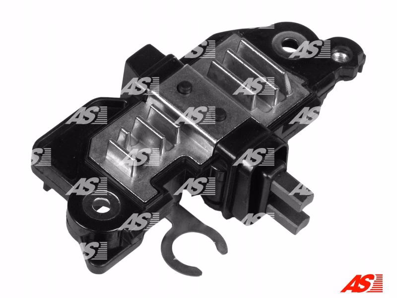 Jakie jest zadanie regulatora napięcia w alternatorze?