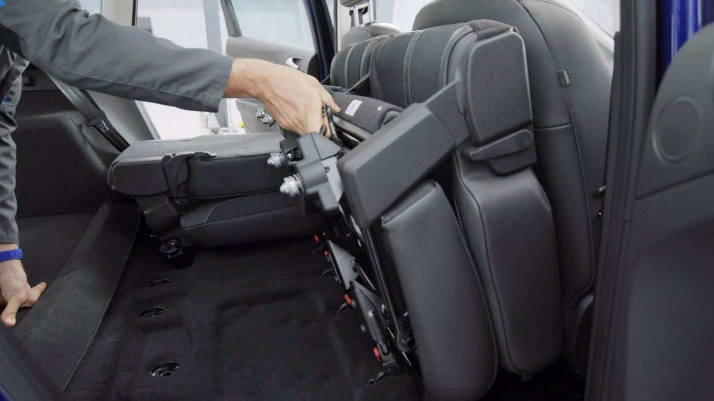 Czy siedzenia w C-Maxie składają się na płasko?