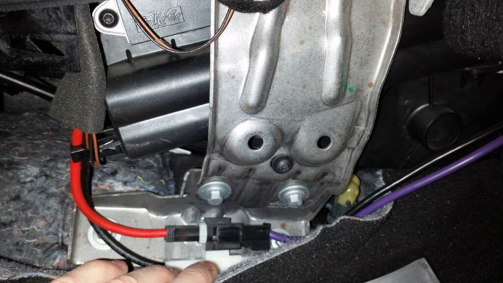 Jak włączyć grzanie lusterek w mondeo mk4?