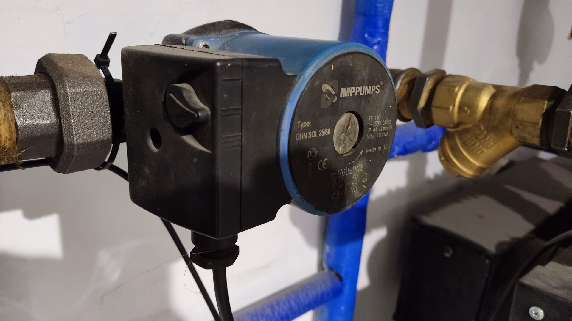 Dlaczego piec gazowy stuka?