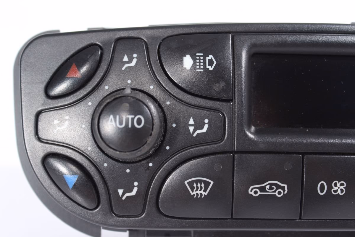 Dlaczego klimatyzacja w moim Mercedesie wydaje syczący dźwięk?