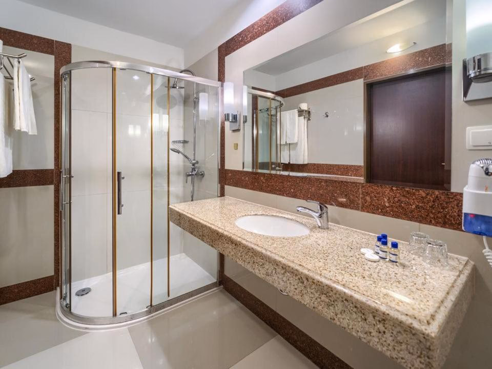 Czy w hotelu Gołębiewski jest klimatyzacja?