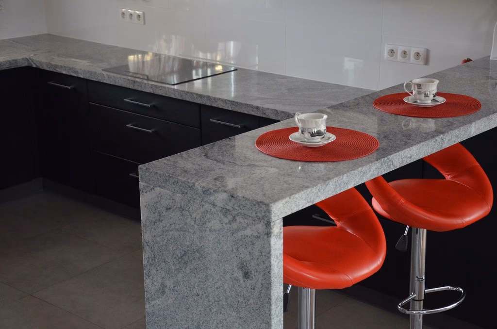 Jak naprawić blat granitowy uszkodzony przez ciepło?