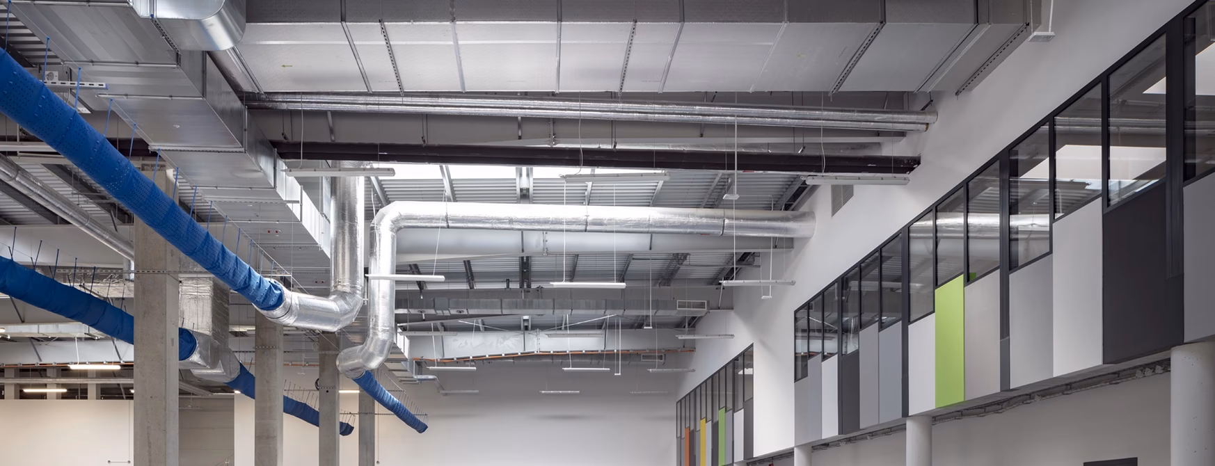 Jakie wymogi musi spełnić hala produkcyjna?