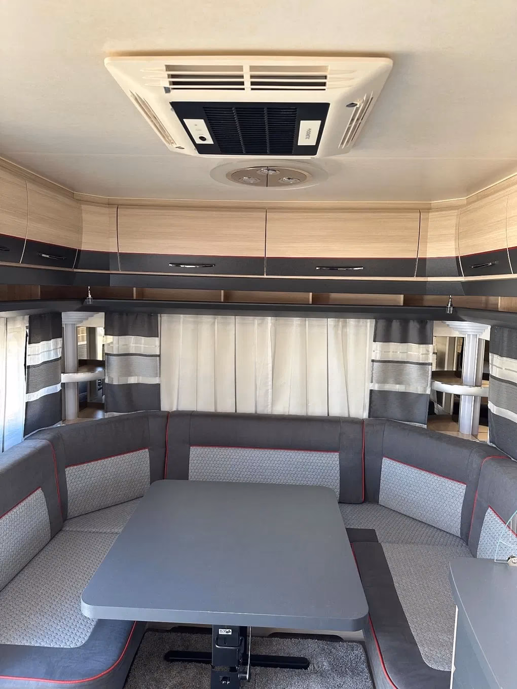 Jakie są dane techniczne przyczepy Hobby Excellent Edition 460 UFe?