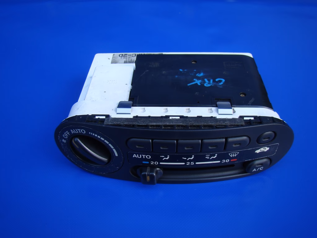 Czy Honda CRX ma klimatyzację?