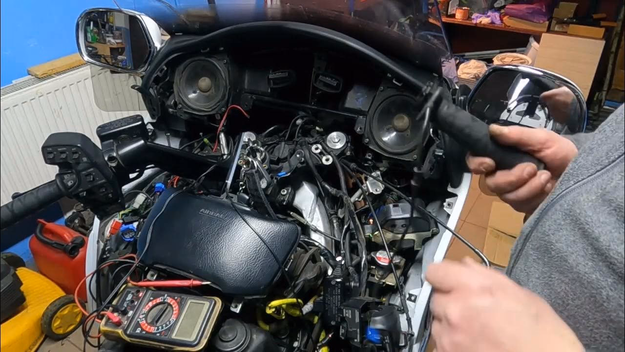 Czy Honda Goldwing ma podgrzewane manetki?