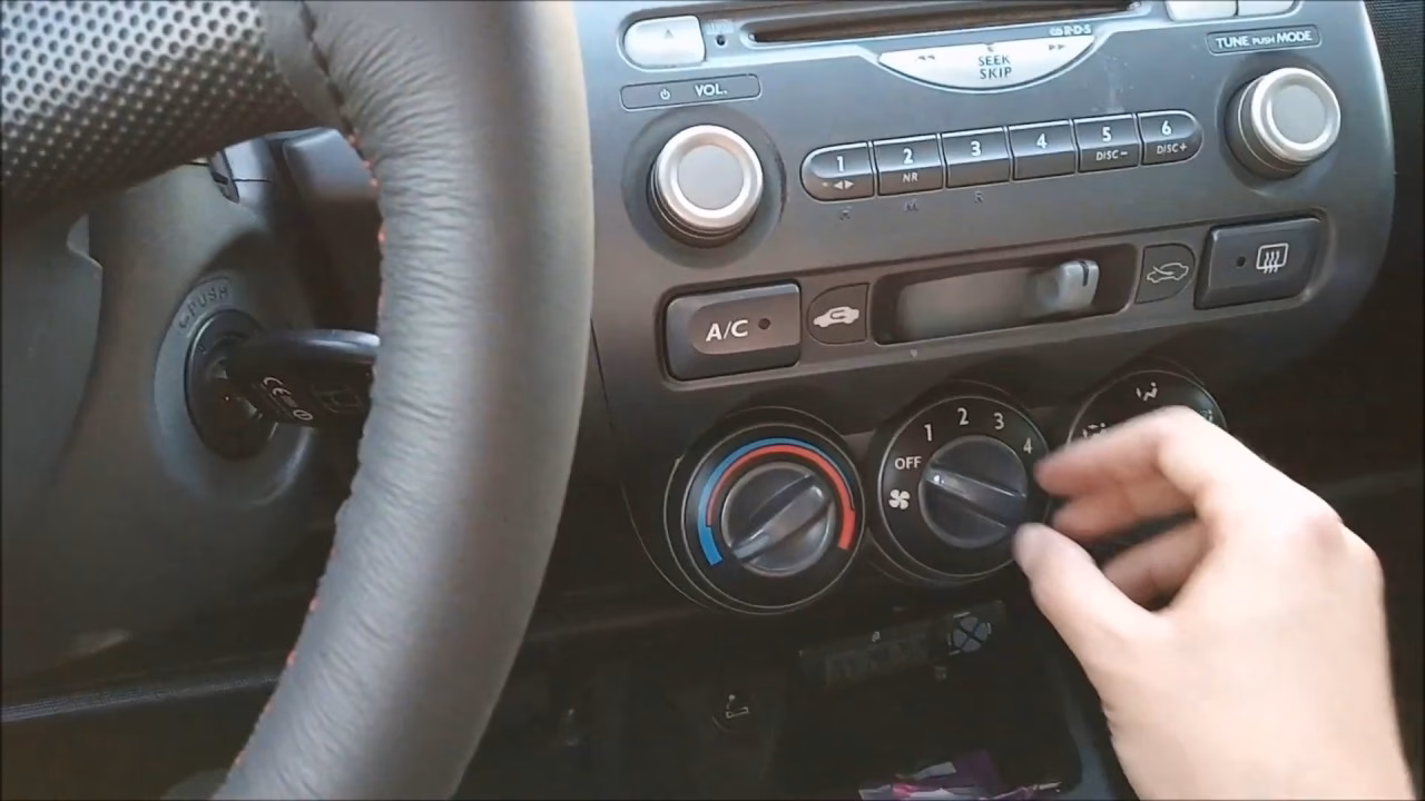 Jak włączyć klimatyzację w Hondzie Jazz?