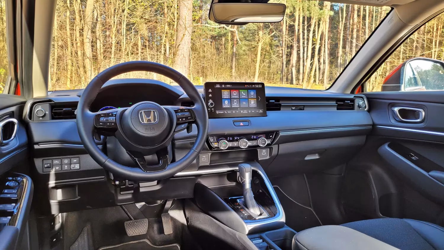 Czy HRV ma podgrzewane siedzenia?