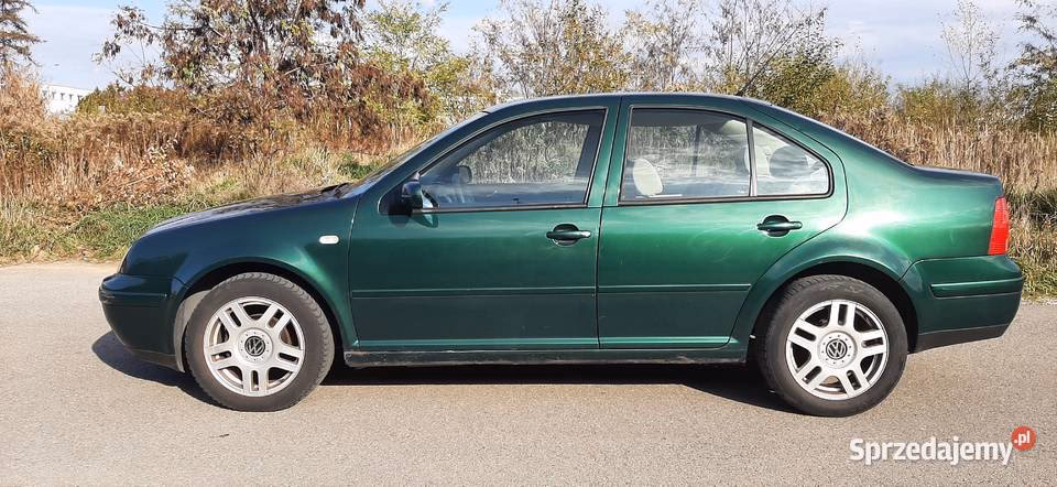 Ile pali VW Bora 1.6 benzyna?