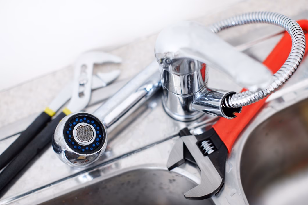 Jak znaleźć dobrych lokalnych hydraulików?