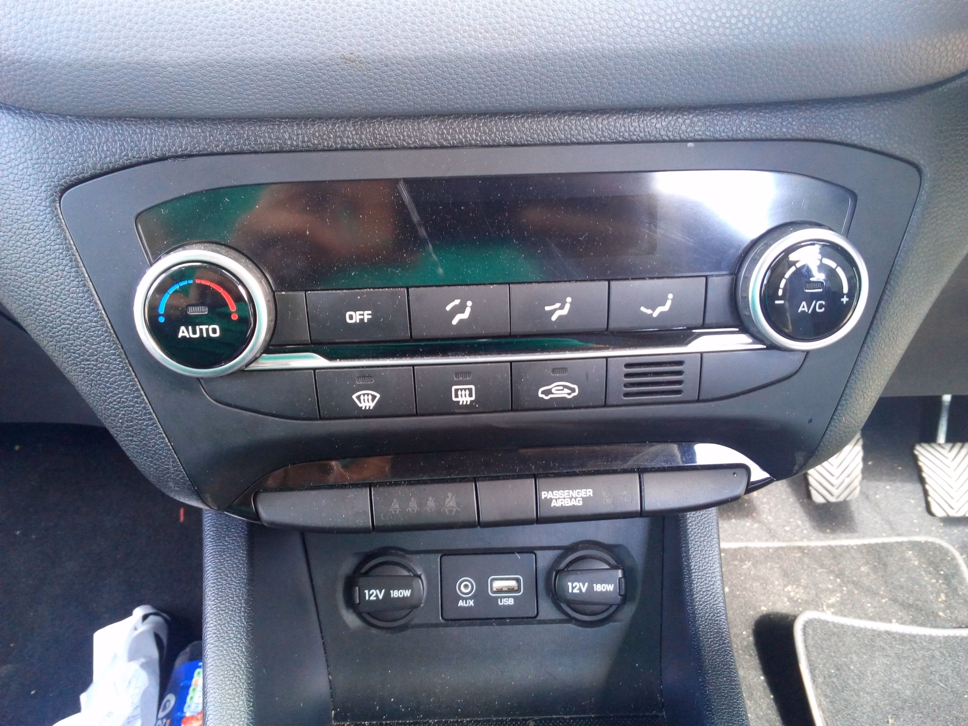 Jak włączyć klimatyzację w Hyundaiu i20?