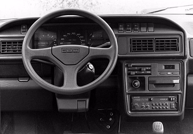 Jak zdjąć osłonę silnika w Seacie Ibiza?