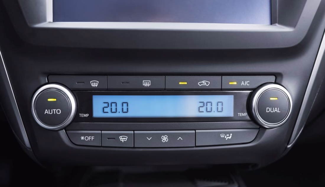 Ile spala ciężarówka na postoju?